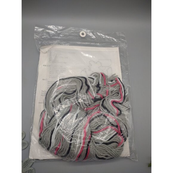 Vintage Sealed 1992 Needlecraft Ala Mode Christmas Mice Baskets Canvas Craft Kit - Picture 5 of 16